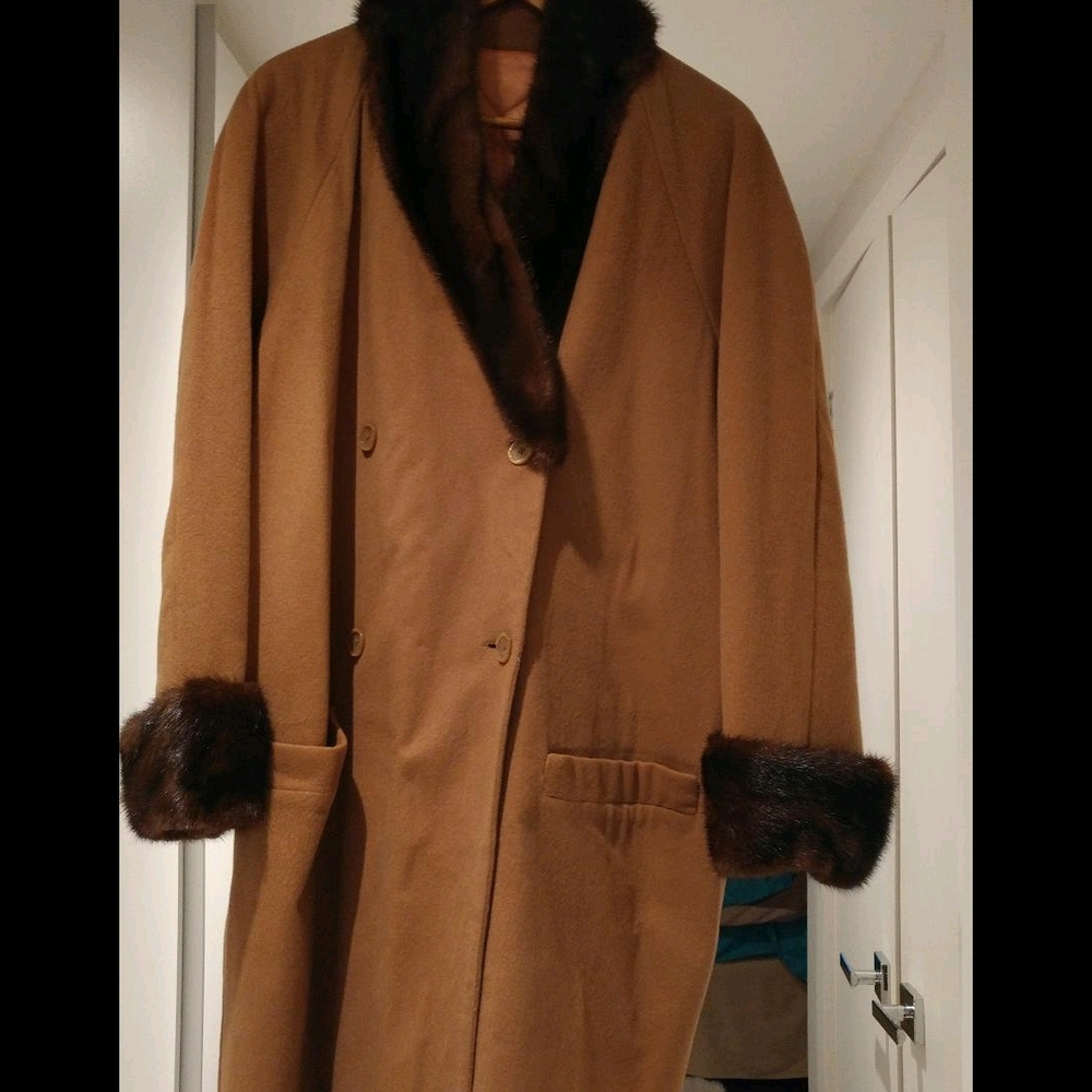 Elegant Brown Double-Breasted Coat with Faux Fur Trim